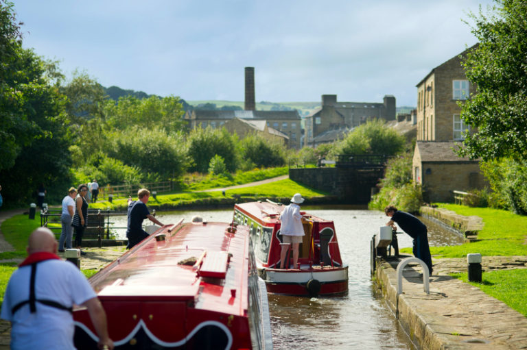 Top 10 Canal Boat Holidays For Beginners